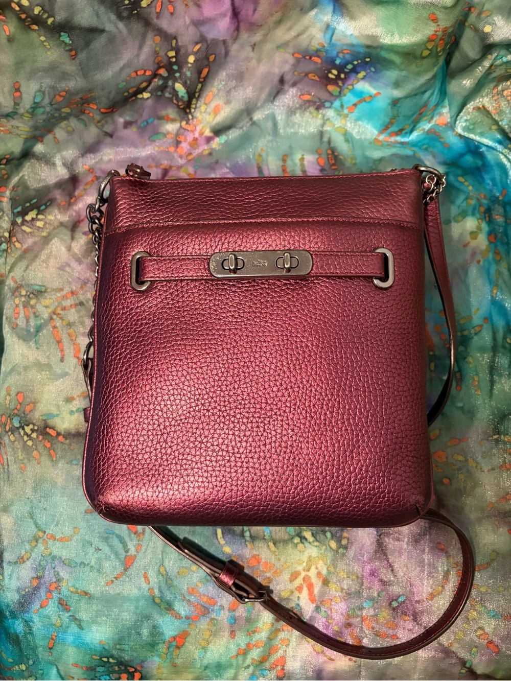 Coach Metallic Swagger
Swingpack Crossbody Bag With Chain Leather Strap